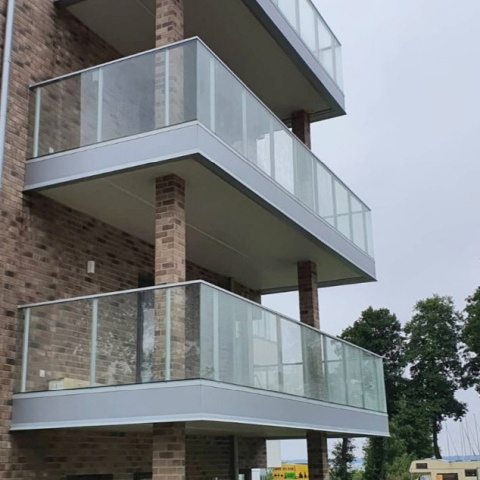 Systèmes de châssis sans cadre pour clôtures de balcon, le producteur de la Pologne