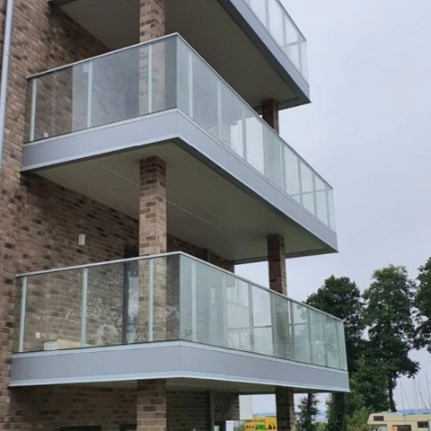 Systèmes de châssis sans cadre pour clôtures de balcon, le producteur de la Pologne